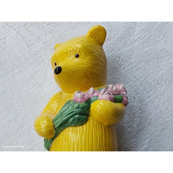 Royal Doulton Winnie the Pooh figurine Thinking of You Bear with Bouquet - Picture 5 of 7